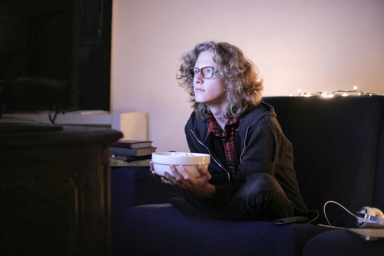How to Plan a Perfect Screen-Light Evening at Home