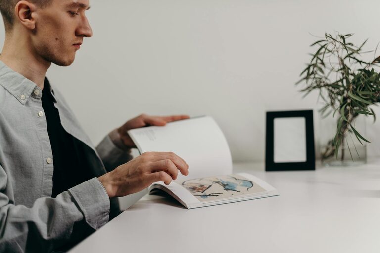 Simple Ways to Personalize Your Workspace for Comfort and Productivity
